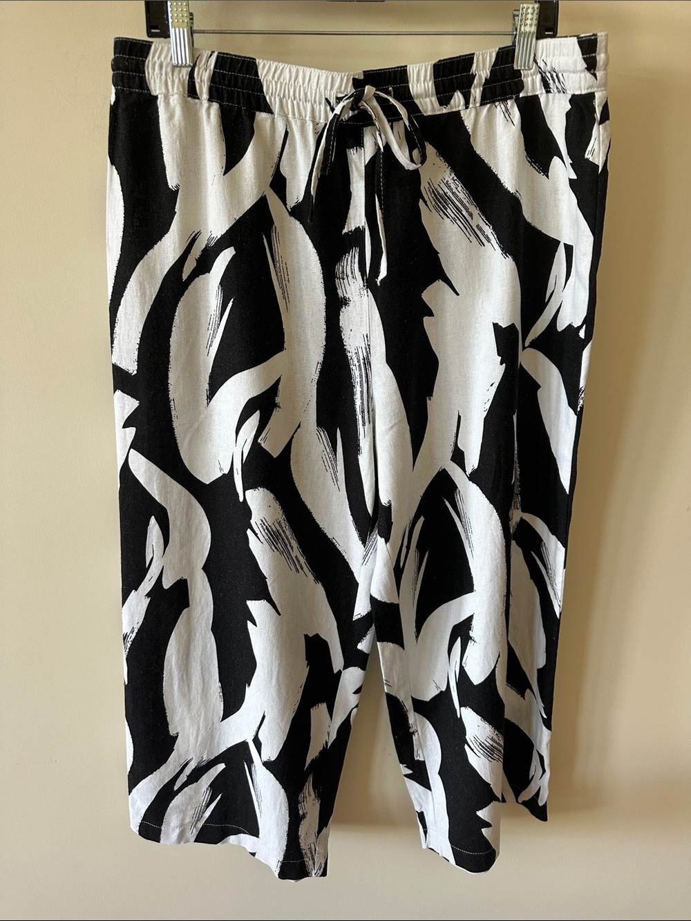 DKNY Linen bland Black and White Abstract Drawstring Pants
